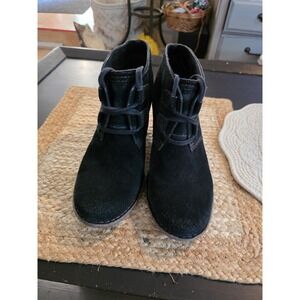 Clarks Artisan size 9.5 Carleta Lyon Black Leather Suede Ankle Lace Up Booties